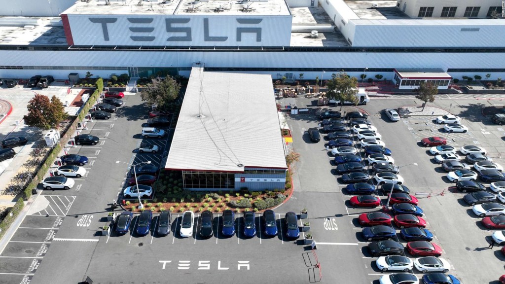 Ni con recorde de precios: Tesla vende menos de lo que produce