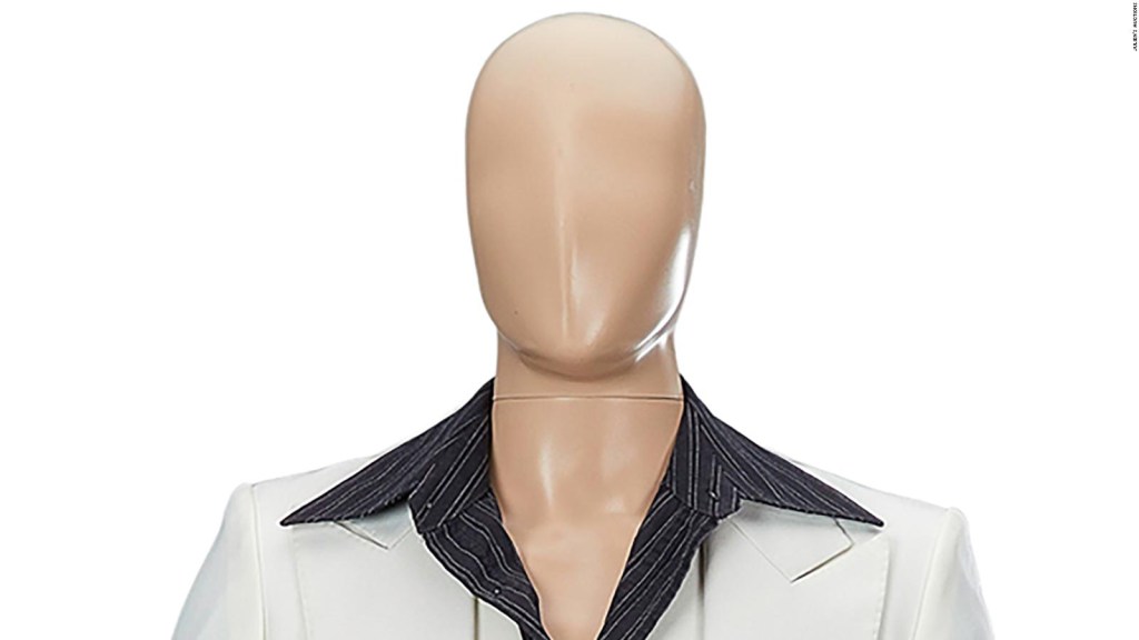 A la venta el traje blanco de Jonn Travolta