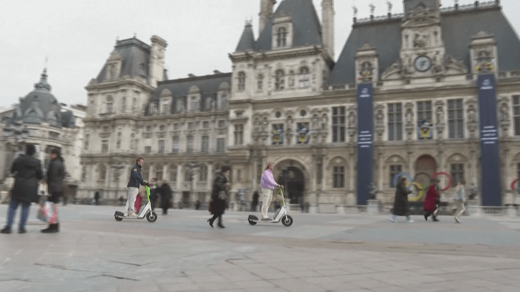 Paris prohibits the use of electric patinetas, ¿por qué?
