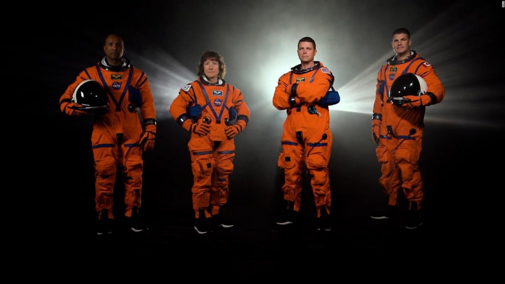 NASA, 2024'te aya seyahat edecek astronotların kim olduğunu açıkladı