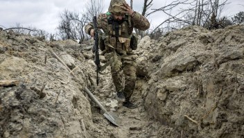 Así es la vida de soldados ucranianos en las trincheras