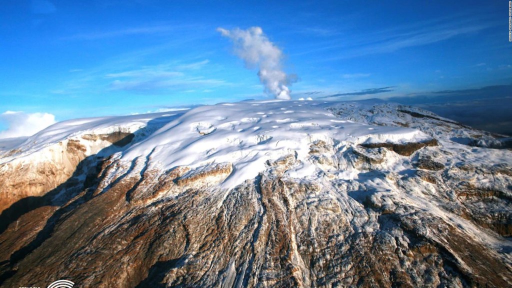 Expectativa ante la erupción del volcán Nevado del Ruíz en Colombia