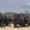La policía israelí parece arrojar gases lacrimógenos a periodistas