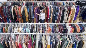 Los jóvenes de EE.UU. prefieren comprar ropa usada de marcas accesibles