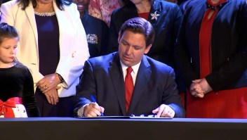 5 cosas: Ron DeSantis firma ley que prohíbe mayoría de los abortos