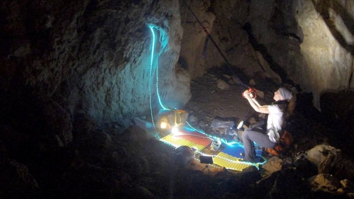Pasó 500 días sola en una cueva para un experimento humano… pero no terminó su libro
