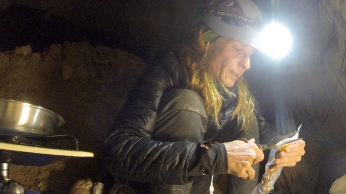 Han pasado 500 días solo en una cueva para un experimento humano... pero el libro no termina