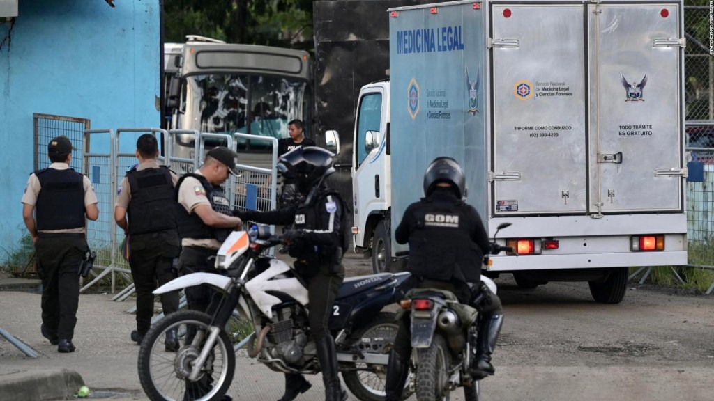Posible fuga de reos tras enfrentamientos en penitenciaria de Guayaquil