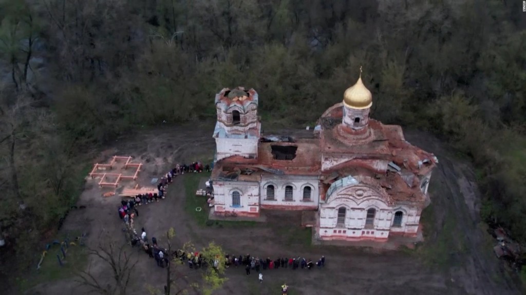 Creyentes ucranianos celebrando la Pascua ortodoxa