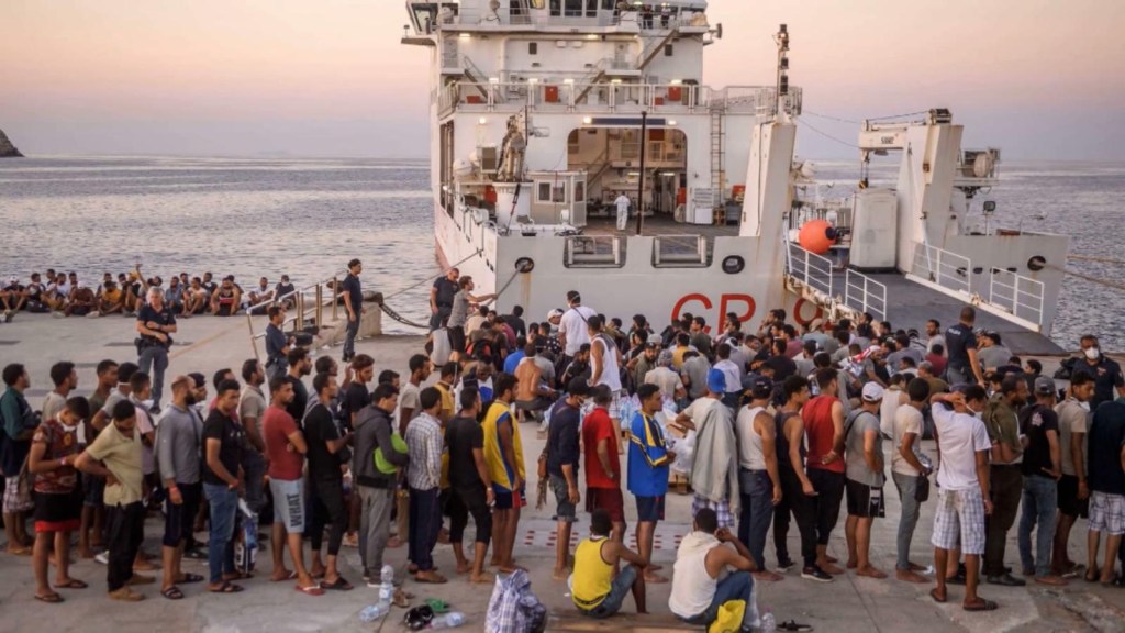 Rescatan más de 1.000 migrantes en Italia durante el fin de semana