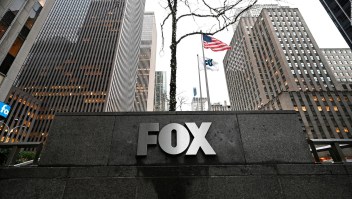 Demandan a Fox News por presunta difamación en resultado electoral de 2020