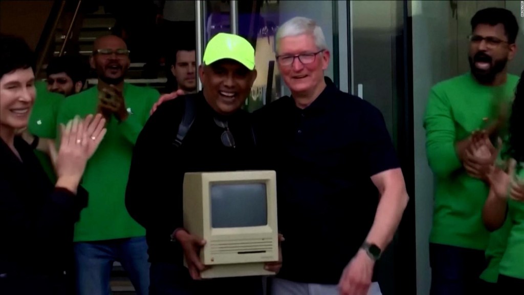 Mira el inesperado regalo que le hicieron al CEO de Apple