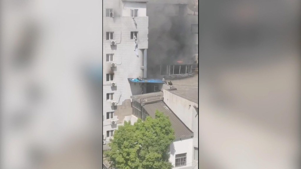 Incendio en el hospital de Beijing ya tiene al menos 21 muertos