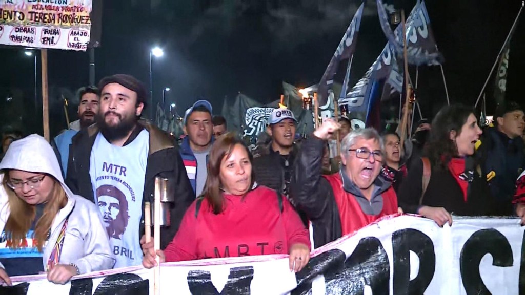 Protestas en Argentina para pedir más ayuda social ante la crisis