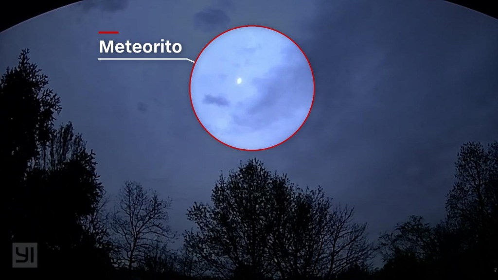 Los videos captan la ubicación del meteorito y el sonido de su caída
