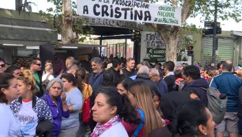 Kirchneristas piden a Cristina Fernández como su candidata presidencial
