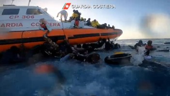 Rescatan a miles de migrantes en costas de Italia