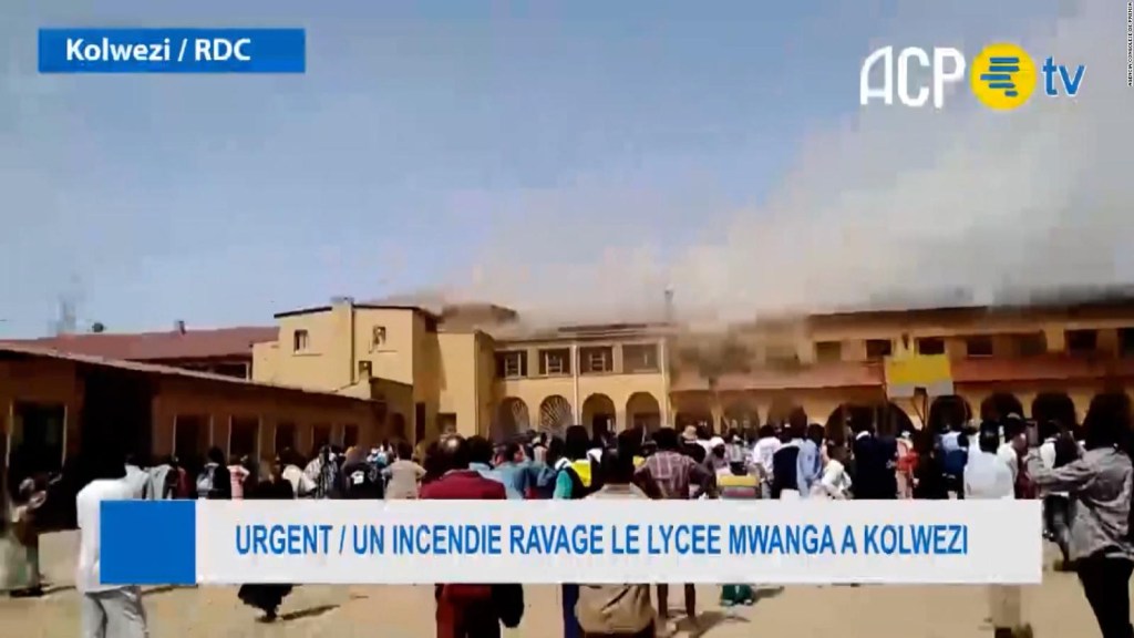 A fire destroys a school in the Congo
