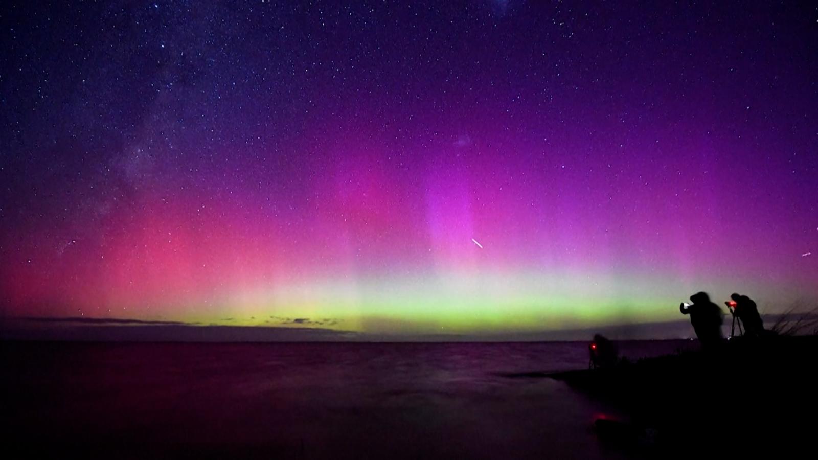 The stunning aurora australis lights up the New Zealand sky