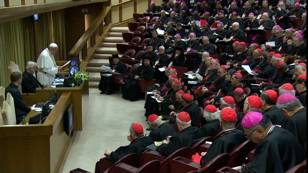 El Papa permite que las mujeres voten en el sínodo episcopal