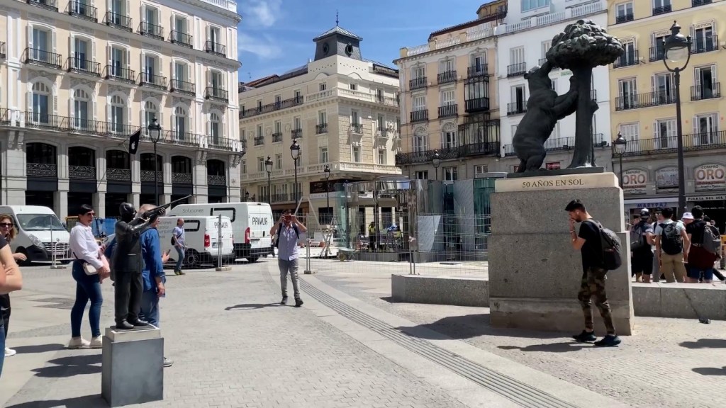 Mira la estatua del rey emérito de España que sorprendió a muchos