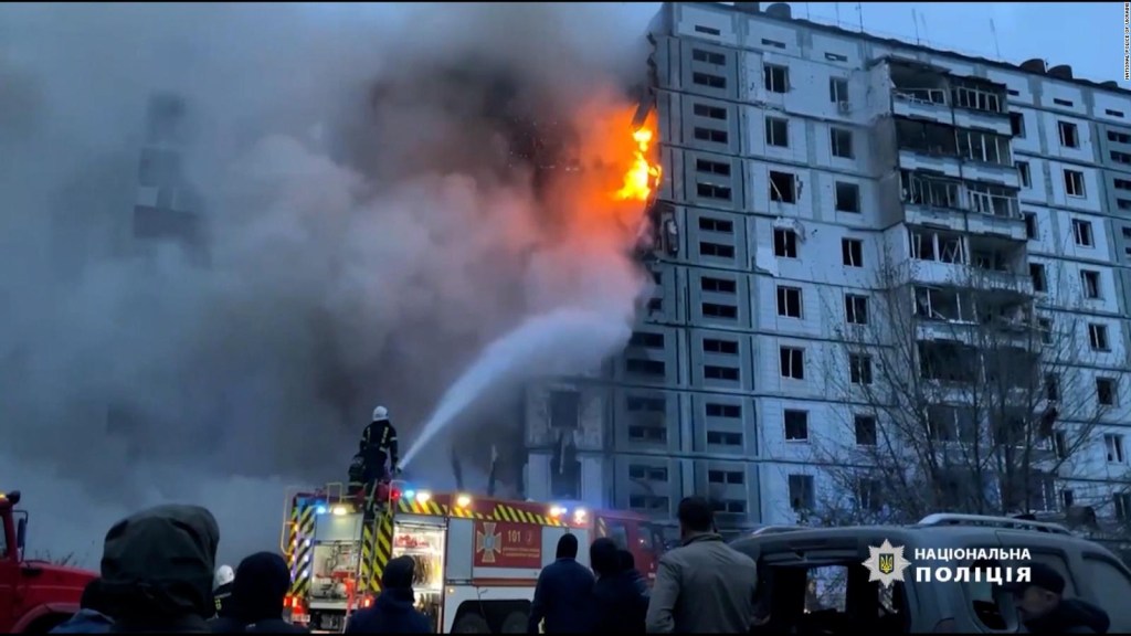 5 cosas: 6 muertos ya atacaron un edificio residencial en Ucrania