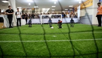 Estos robots compiten en un torneo de fútbol tecnológico