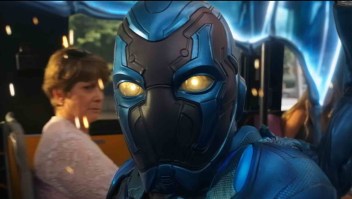 Blue Beetle primer superheroe latino warner bros DC new