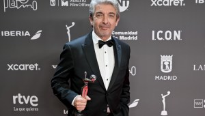 Ricardo Darin con el premio a Mejor Actor por la película 'Argentina, 1985' en los premios Platino para el cine ineroamericano 2023 en Madrid, España (Crédito: Juan Naharro Gimenez/Getty Images)