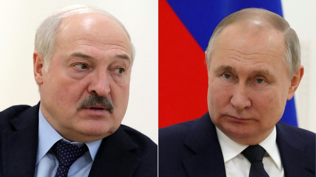 El presidente de Belarús, Alexander Lukashenko y el presidente de Rusia, Vladimir Putin. (Crédito: MIKHAIL KLIMENTYEV/Sputnik/AFP vía Getty Images)