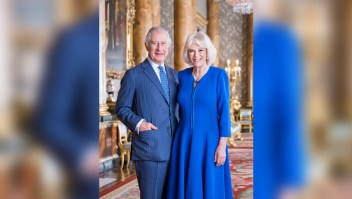 El rey Carlos y la reina Camilla, en una nueva foto difundida por el Palacio de Buckingham