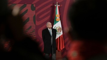 El presidente de México, Andrés Manuel López Obrador, asiste a su conferencia de prensa matutina en el Palacio Nacional de la Ciudad de México el 21 de diciembre de 2022. (Crédito: PEDRO PARDO/AFP vía Getty Images)
