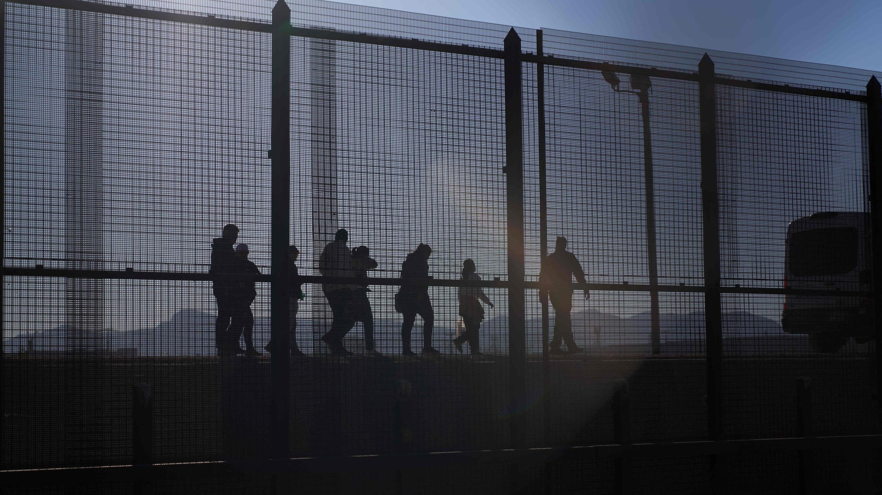 Photo of Estados Unidos establecerá centros de procesamiento para inmigrantes en Colombia y Guatemala al final del Título 42