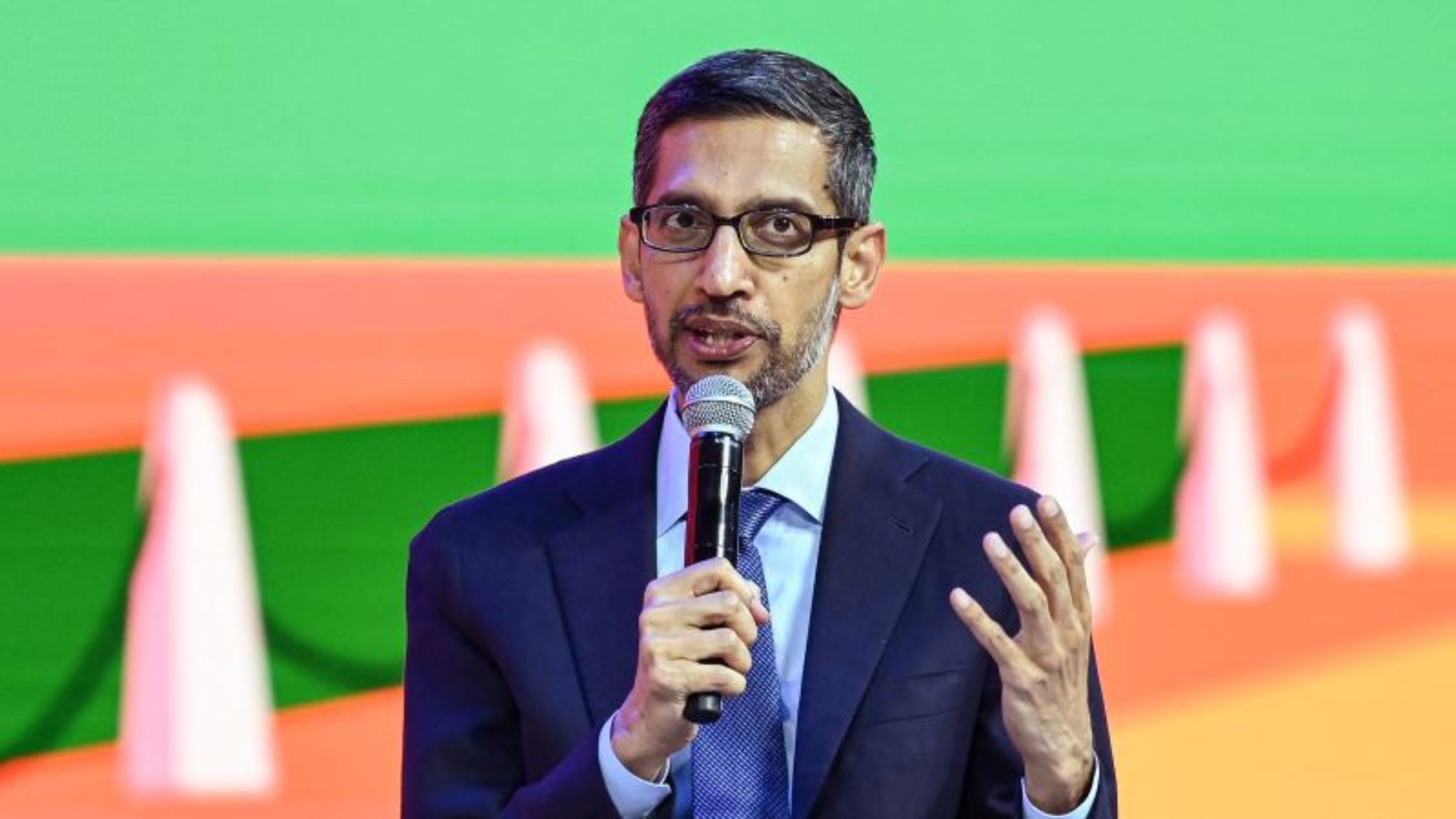 Google CEO'su Sundar Pichai, 2022'de 226 milyon dolar kazandı
