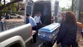 Llegan a El Salvador los cadáveres de siete migrantes muertos en estación migratoria de Ciudad Juárez