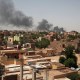 Estadounidenses atrapados en Sudán para tomar "decisiones de vida o muerte" expresan su enfado con el Gobierno de EE.UU.