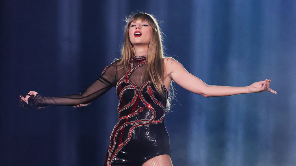 Taylor Swift actúa en el escenario durante la gira "Taylor Swift | The Eras Tour" en el Estadio Allegiant el 24 de marzo en Las Vegas. (Crédito: Ethan Miller/TAS23/Getty Images)