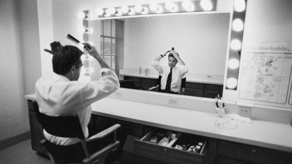Jerry Springer en los estudios de la NBC, en 1992. (Crédito: Steve Kagan/The Chronicle Collection/Getty Images)