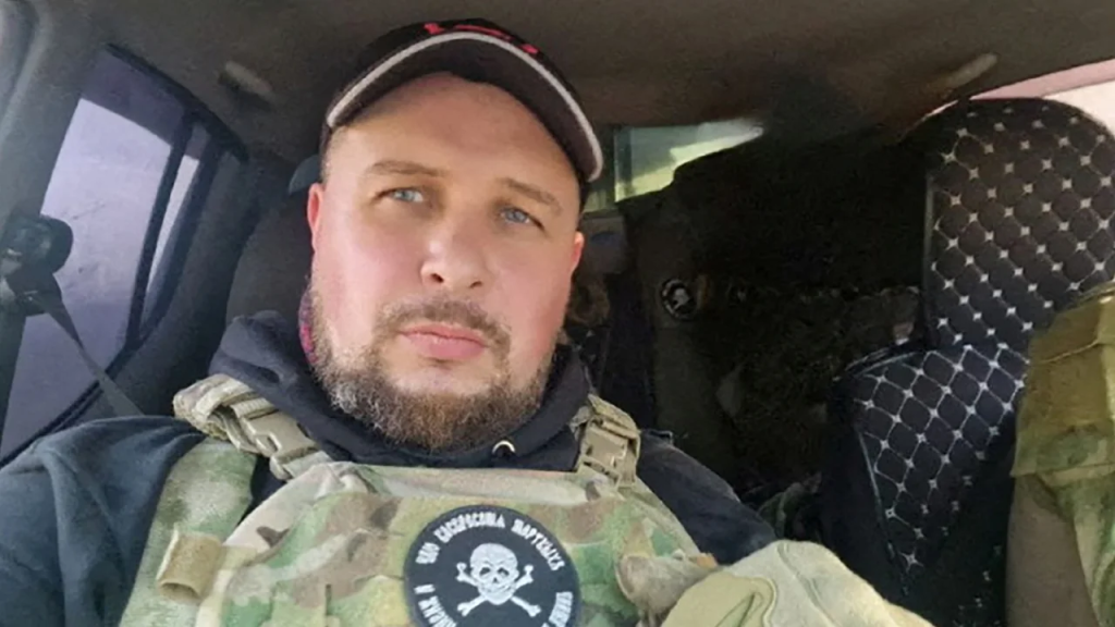 Un conocido bloguero militar ruso, Vladlen Tatarsky, aparece en esta foto sin fecha de las redes sociales obtenida por Reuters el 2 de abril de 2023. (Crédito: @Vladlentatarskybooks/Telegram/Reuters)