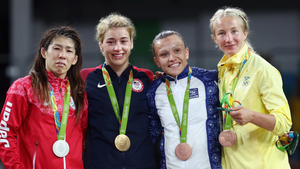 Maroulis, segunda desde la izquierda, ganó una medalla de oro en los Juegos Olímpicos de Río en 2016. (Crédito: Julian Finney/Getty Images)