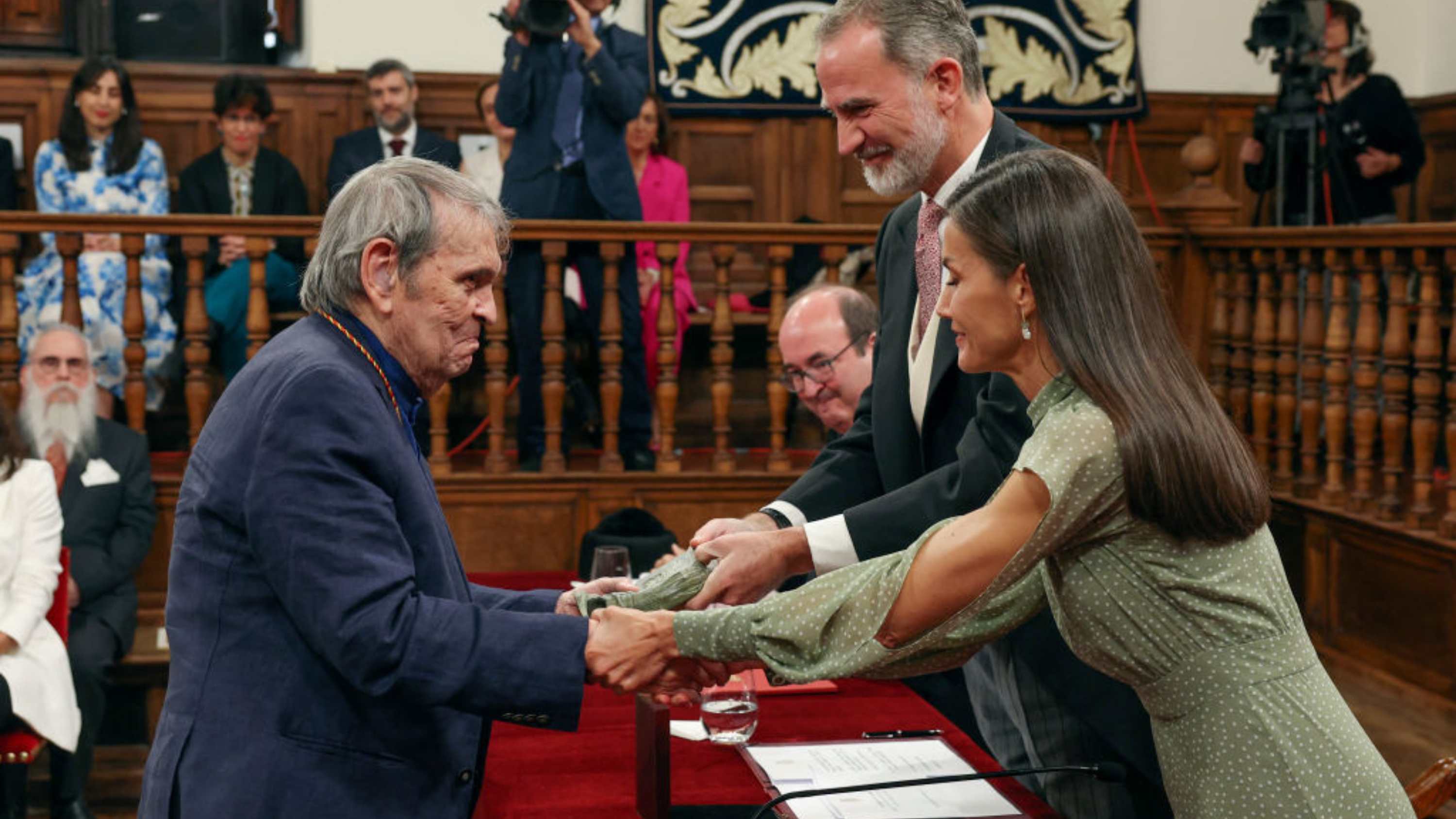 El venezolano Rafael Cadenas recibe el Premio Cervantes de Literatura