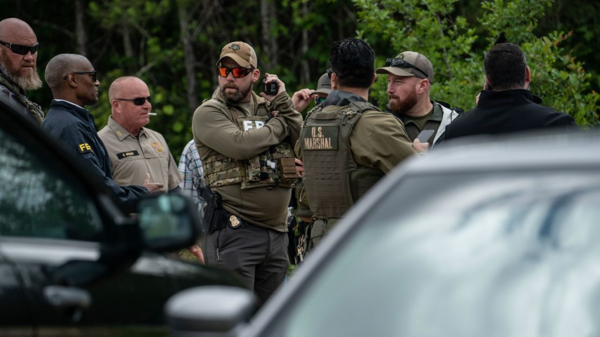 “Now he could be anywhere”: Search continues for suspect in Cleveland, Texas massacre