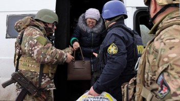 Realizan evacuaciones de ciudades ucranianas ocupadas por Rusia