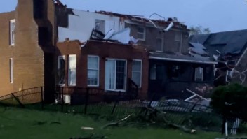Tornado causa serios daños en Virginia Beach