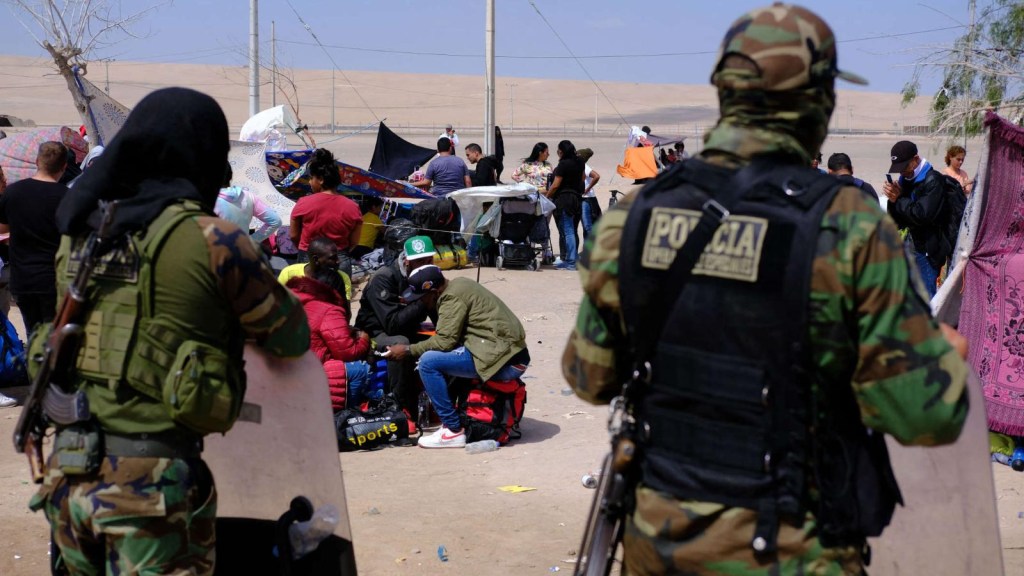 El drama de los migrantes varados en la frontera Chile-Perú