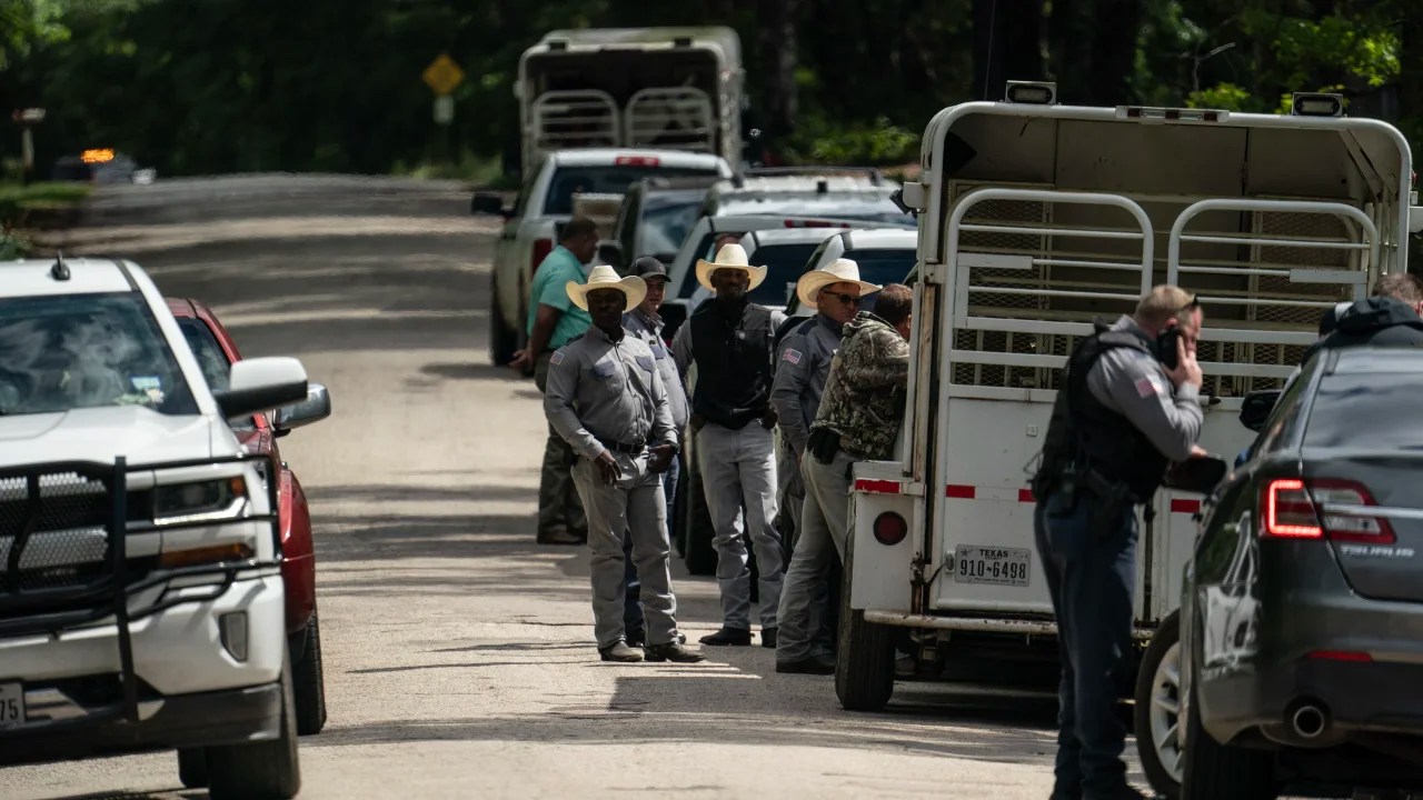 La búsqueda del sospechoso del tiroteo en Texas podría dificultarse por