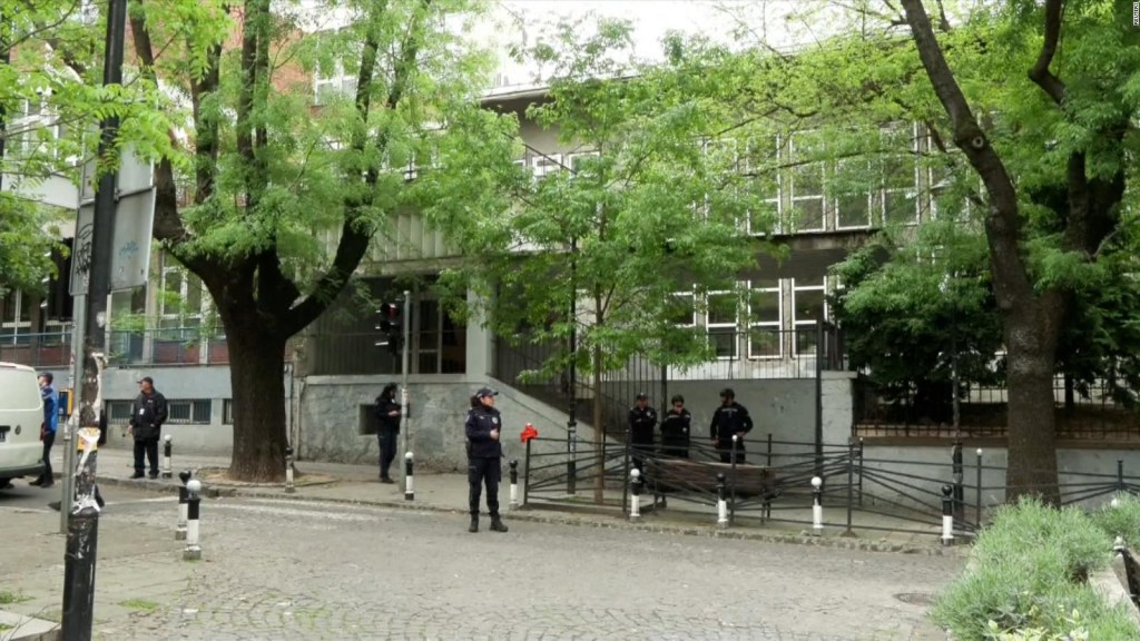 Tiroteo en escuela primaria already 8 niños muertos in Serbia