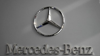 Mercedes-Benz busca superar a Tesla en la carrera de autos eléctricos
