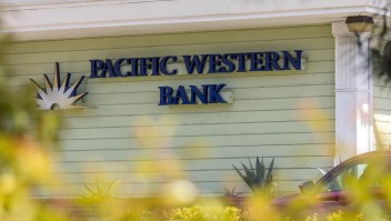 Las acciones de PacWest Bank se desploman más del 50%