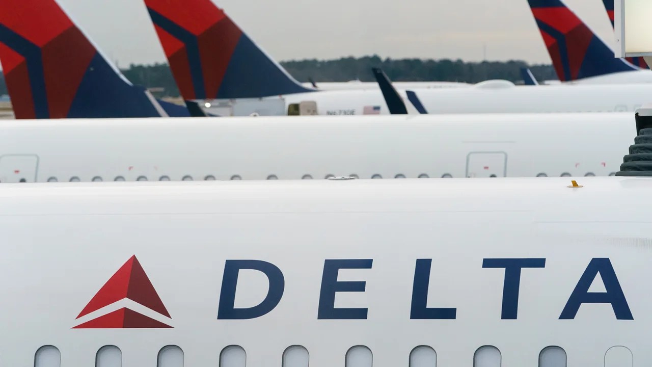 A swarm of bees delays a Delta flight by three hours